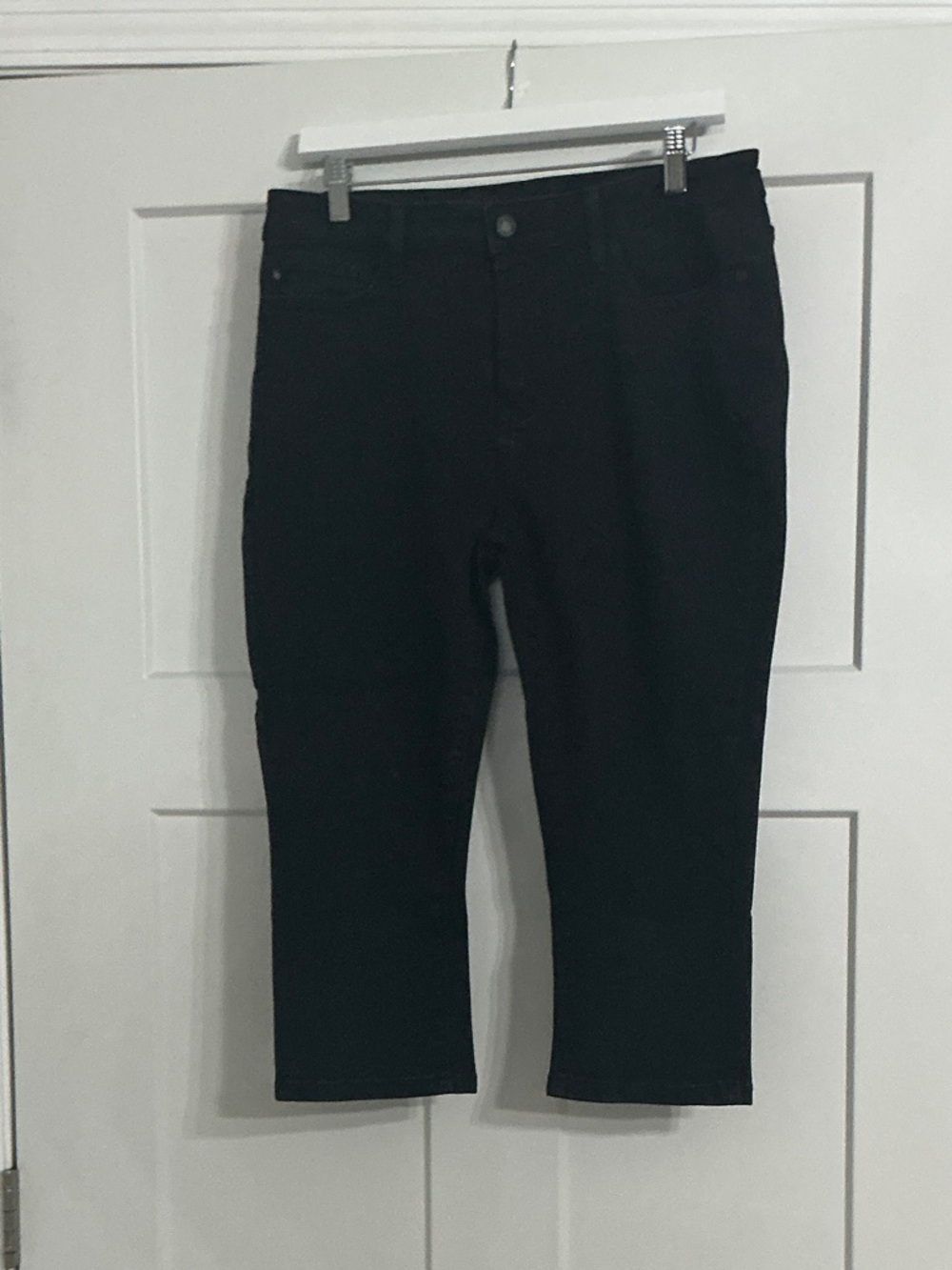 Judy Blue Black Capri Jeans